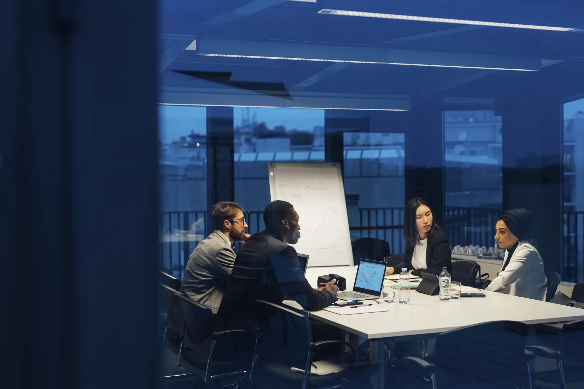 Equipe r&eacute;unie pendant un s&eacute;minaire