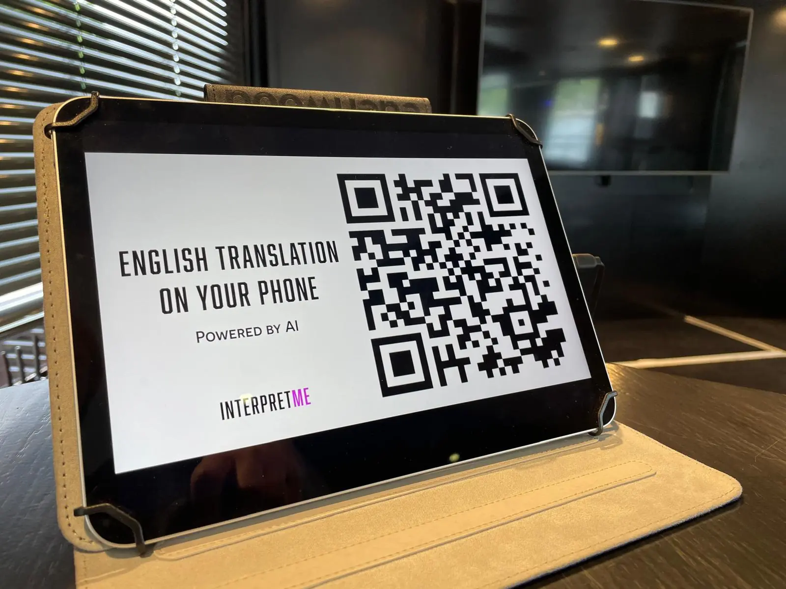 Traduction textuelle simultan&eacute;e accessible par QR code
